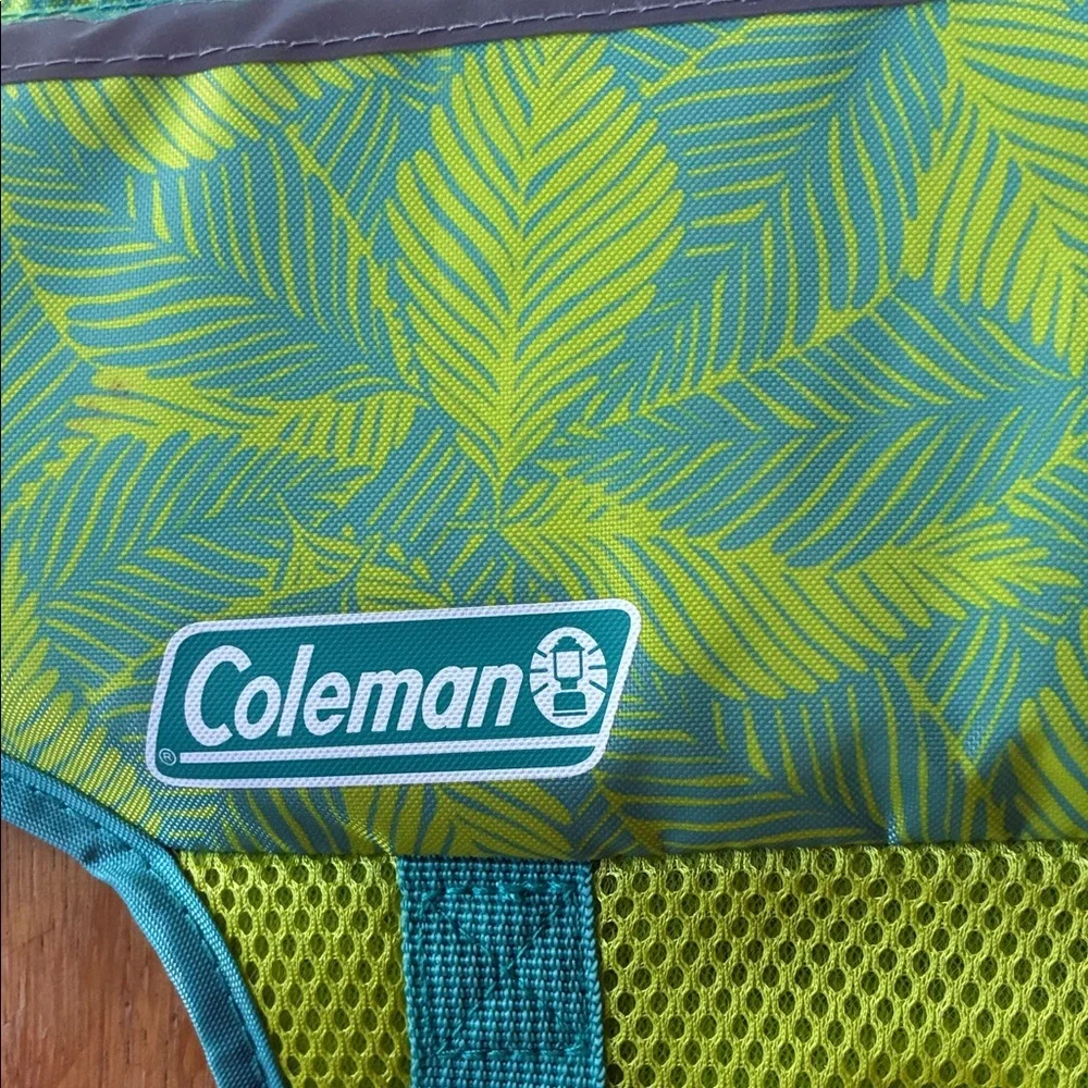 Coleman Vibrant Green Pet Swim / boating/ river walks / canoeing/ pool